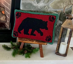 BEAR HOOKED PILLOW 14X20